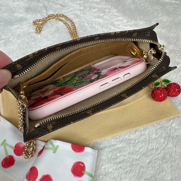 Louis Vuitton bucket bag Pouch PM or crossbody bag with chain & bag charm. - Picture 16 of 16